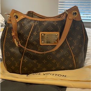 Authentic Louis Vuitton  Galliera PM Shoulder bag.
